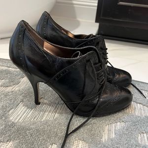 Harry Hotter lace up one tone spectator heel.